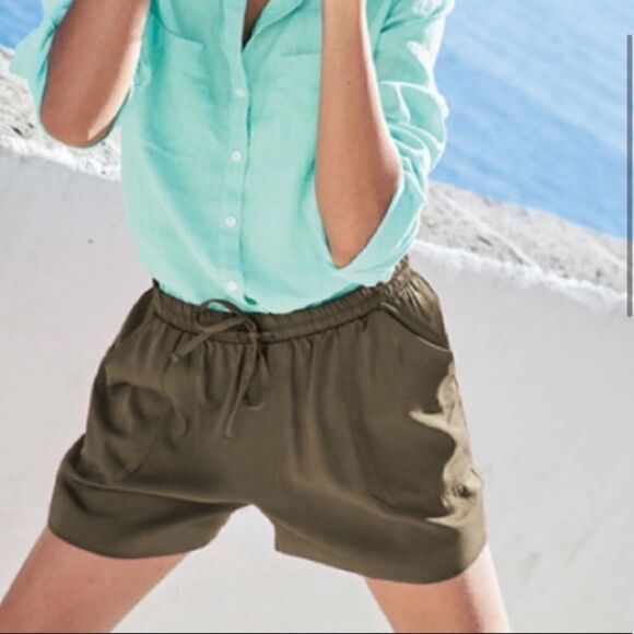 BODEN Talia Shorts Army Green - Picture 1 of 9
